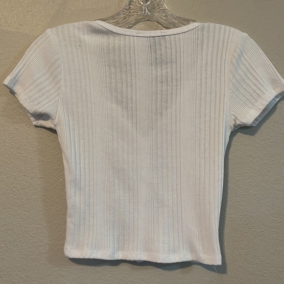 FOREVER 21 V-NECK WHITE TOP - Picture 4 of 4